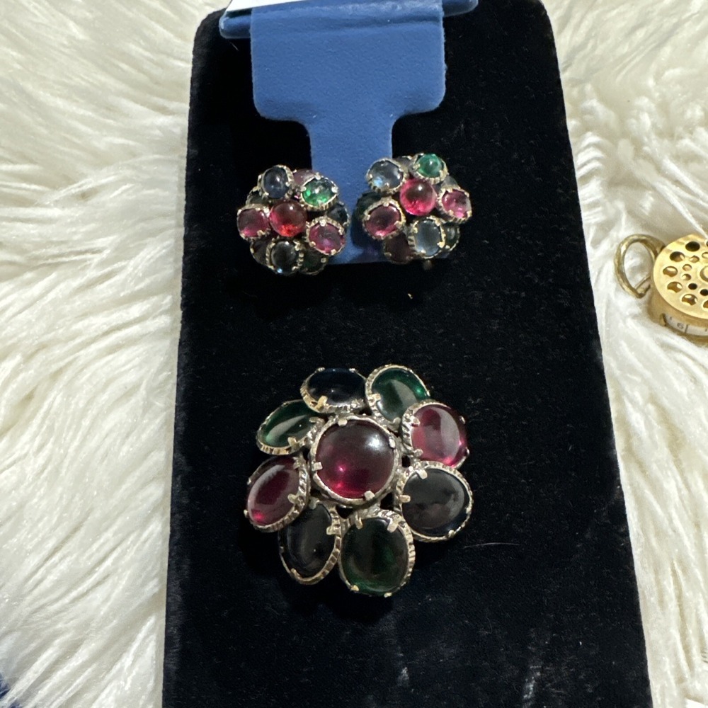 Trifari Crown Rare Renaissance Set Brooch Earrings Multicolored Hand Poured Glas